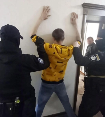 Потерпіла впізнала за голосом: у Луцьку чоловік проник в будинок та вкрав 1000 євро, погрожуючи власниці