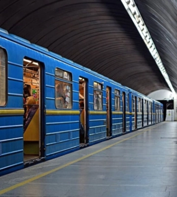 С 15 мая интервалы между поездами метро в Киеве станут меньше