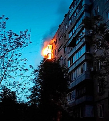 Криворізькі вогнеборці під час пожежі врятували трьох людей, з них двоє дітей