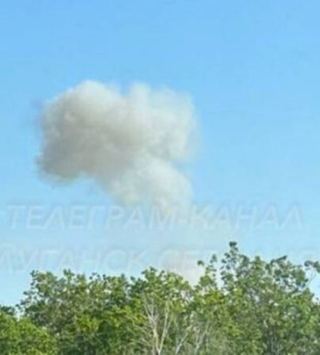 У Луганську вибухи в районі колишнього авіаучилища. Імовірно, загорілася казарма окупантів — відео