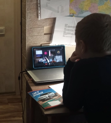 Школярі Авдіївської громади отримали планшети та ноутбуки, необхідні для навчання