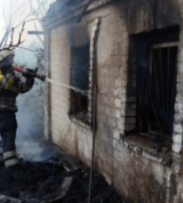 У житловому будинку Ужгорода загорілося сіно: травмовано людину