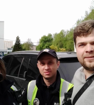 Рівненські патрульні супроводили до пологового будинку жінку, яка от-от мала народити