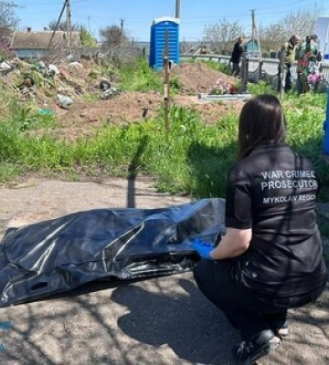 У місті Снігурівка на Миколаївщині знайшли місце поховання людей, які загинули під час окупації. ФОТОрепортаж