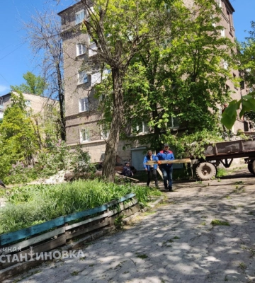У мережі показали наслідки обстрілу багатоповерхового будинку у Костянтинівці