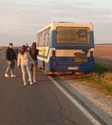 Пасажирів довозили попутки: біля Радехова зламався автобус «Ужгород – Луцьк» 