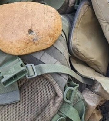 Життя врятувала хлібина: в мережі показали купи одягу поранених воїнів  з-під Бахмуту. Фото