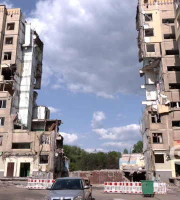 У Дніпрі жителі пошкодженого ракетою будинку на Перемозі досі не отримали документи: журналісти розібралися у причині