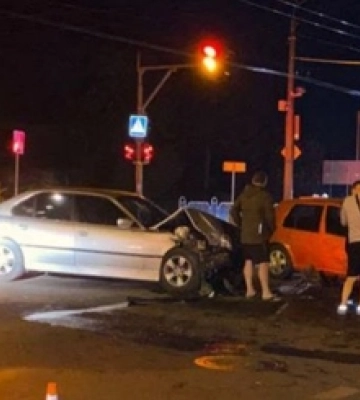 П&#039;яна ДТП на перехресті: у Луцьку зіткнулися Volkswagen та BMW 