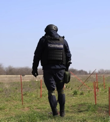На Херсонщині поблизу села Томарине тракторист підірвався на російській міні