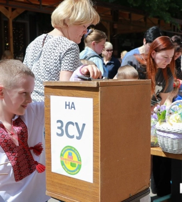 У Кропивницькому влаштували ярмарок для допомоги ЗСУ (фоторепортаж)