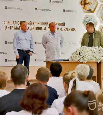«Подяки від усіх дніпрян»: Філатов нагородив фахівців лікарні матері та дитини ім. Руднєва