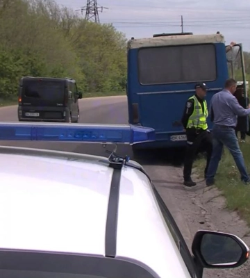 Дві постанови та одна профілактична бесіда: у Рівному правоохоронці перевіряли як водії пропускають на дорозі спецтранспорт&amp;hellip;