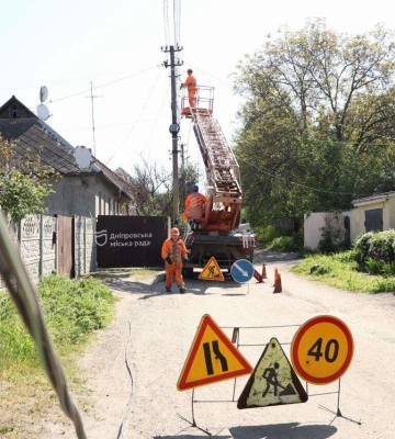 Нові світильники та кронштейни: у Дніпрі на вулиці Зорі модернізували зовнішнє освітлення