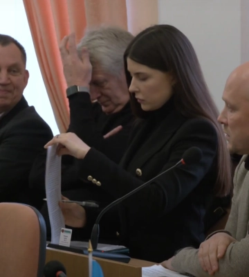 До Варшави, Нью-Йорка й Вашингтона за майже півмільйона гривень: у міськраді ініціюють службове розслідування щодо відряджень Влади Співак
