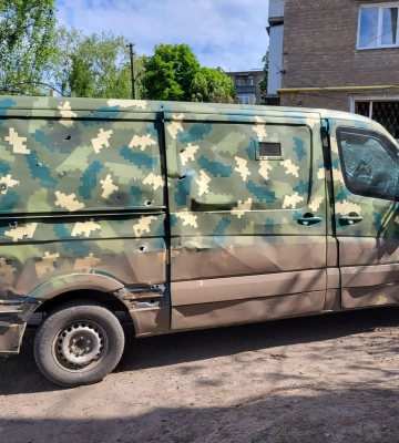 На Донеччині під обстріл потрапила автівка поліцейського підрозділу «Білий янгол»: п&#039;ятеро поранених