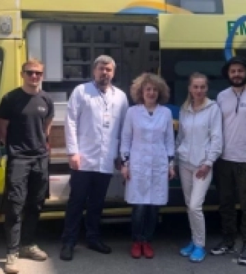 Херсонська дитяча обласна клінічна лікарня отримала «швидку» для порятунку наймолодших пацієнтів