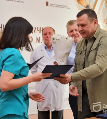 Мер Дніпра нагородив колектив лікарні ім. Руднєва, яка відзначає 110-річчя заснування