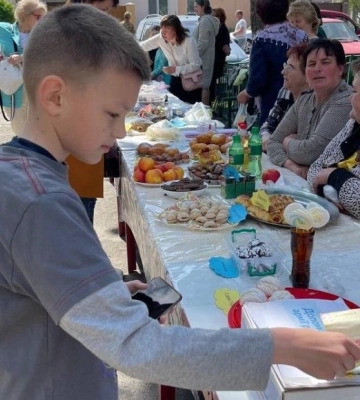 Смаколики Степана Бандери та сніданок Залужного: у Рожищі ярмаркували в День матері