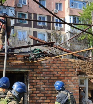 Российские войска обстреляли Никополь, ранены три человека, среди них — подросток