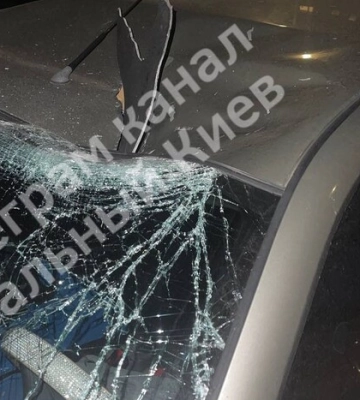 У Києві уламки ракети пошкодили будівлю та автівки 