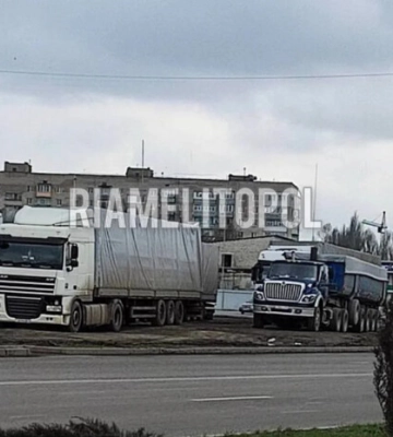В очікуванні українського контрнаступу окупанти вивозять зерно з Мелітополя