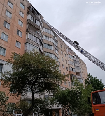 У Луцьку маленькі діти самі зачинилися у квартирі