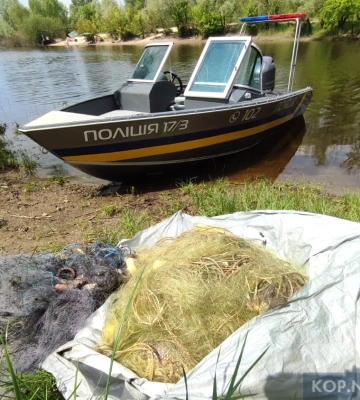 Поліцейські вилучили з Кременчуцького водосховища понад 3 кілометри браконьєрських сіток