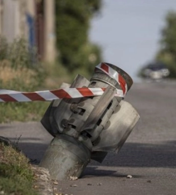 Дев’ять разів ворожа армія обстріляла вже зруйнований міст на Херсонщині