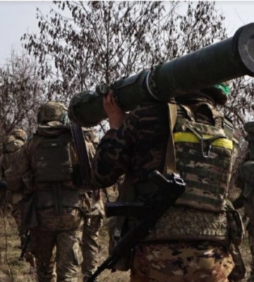 Сили оборони контратакують на деяких напрямках під Бахмутом, прораховуються всі можливі сценарії розвитку подій, - Сирський. ВIДЕО