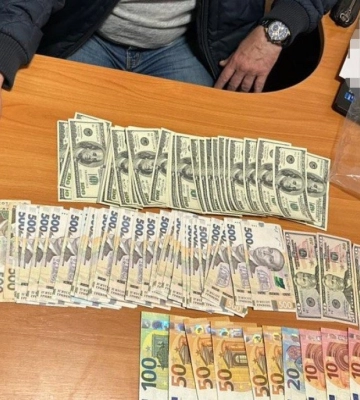 Працівник одного з одеських музеїв вимагав п&#039;ять тисяч доларів від підприємця, - ФОТО