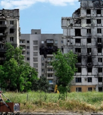 В захваченном армией РФ Мариуполе горит ТЦ «Восточный»