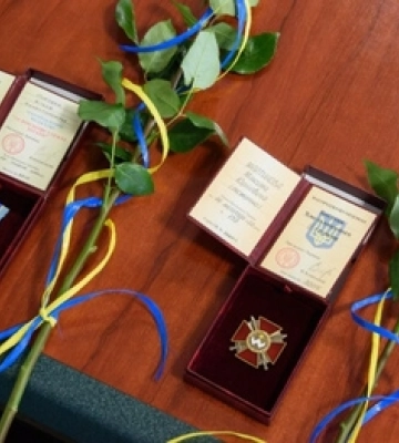 Рідним загиблих бійців з Луцька передали їхні нагороди 