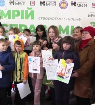 &quot;Це забирає страх&quot;: як письменниця зі Львова дарувала посмішки дітям Слов&#039;янська
