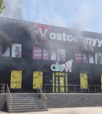 В захваченном армией РФ Мариуполе горит ТЦ «Восточный»