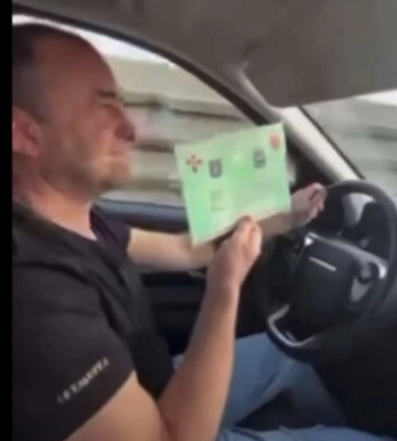 Віктор Павлік &quot;купив&quot; для своєї дружини перепустку, аби вона назнімала сторізів