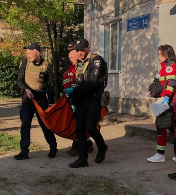 В Харькове патрульные вызволили беспомощную женщину из квартиры