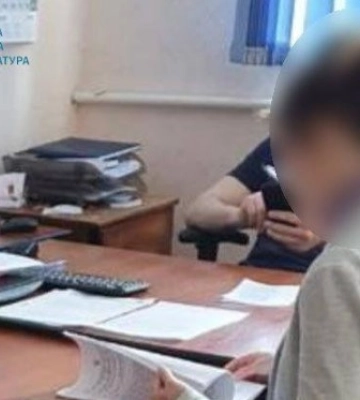 Самовольно освободила ООО от уплаты пошлины: в Сумской области разоблачена госинспекторка