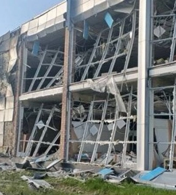В Николаеве повреждены шесть многоэтажек, ТЦ, автосалон. Власти показали последствия ракетной российской атаки — фото