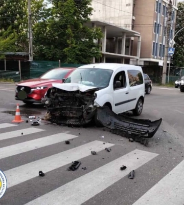 У центрі Черкас не розминулись дві автівки