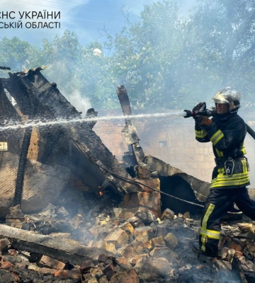 Вогонь охопив 240 м²: на Одещині рятувальники ліквідували велику пожежу, - ФОТО