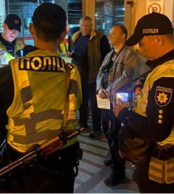 Гучний скандал в Мережі: Віктор Павлік подарував дружині спецперепустку для пересування Києвом (відео)