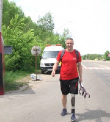 Ветеран АТО Олександр Швецов вирушив пішки з Житомира до Києва назустріч побратиму, щоб зібрати кошти для військового шпиталю&amp;hellip;