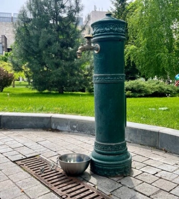 У саду Шевченка встановили напувалки для собак