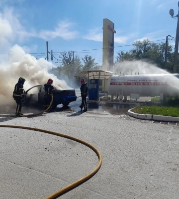 У Харкові на АЗС згорів Chevrolet 