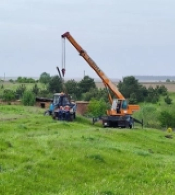 У Всеволодівці демонтують електроопори: місцева мешканка вважає це незаконним