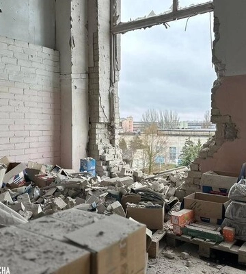 У Херсоні окупанти зруйнували два під’їзди багатоповерхового будинку