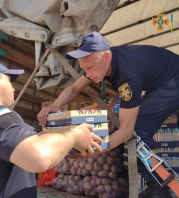 Працівники ДСНС продовжують надавати гуманітарну допомогу мешканцям прифронтових населених пунктів Запоріжжя