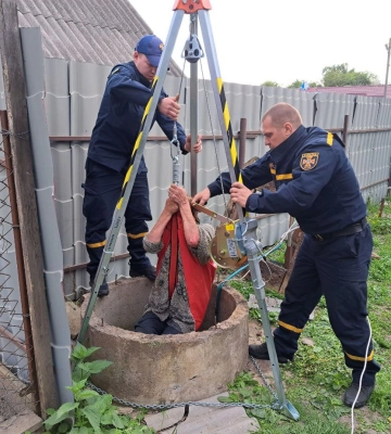 На Полтавщині жінка упала в 15-ти метровий колодязь