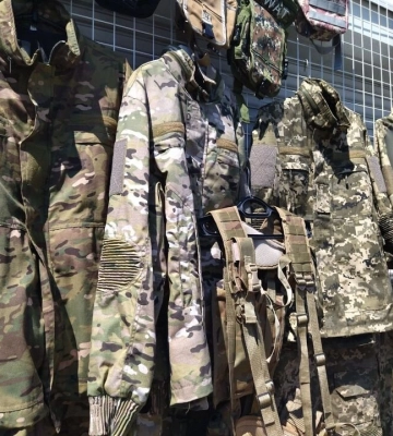 На ринку «7 кілометр» великий вибір одягу, форми та амуніції для захисників